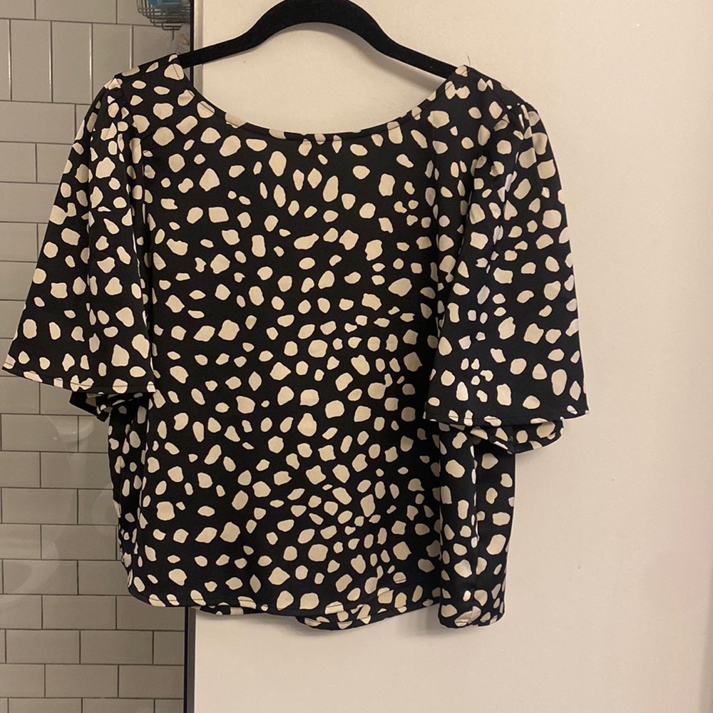 Loft spotted top with open back and tie